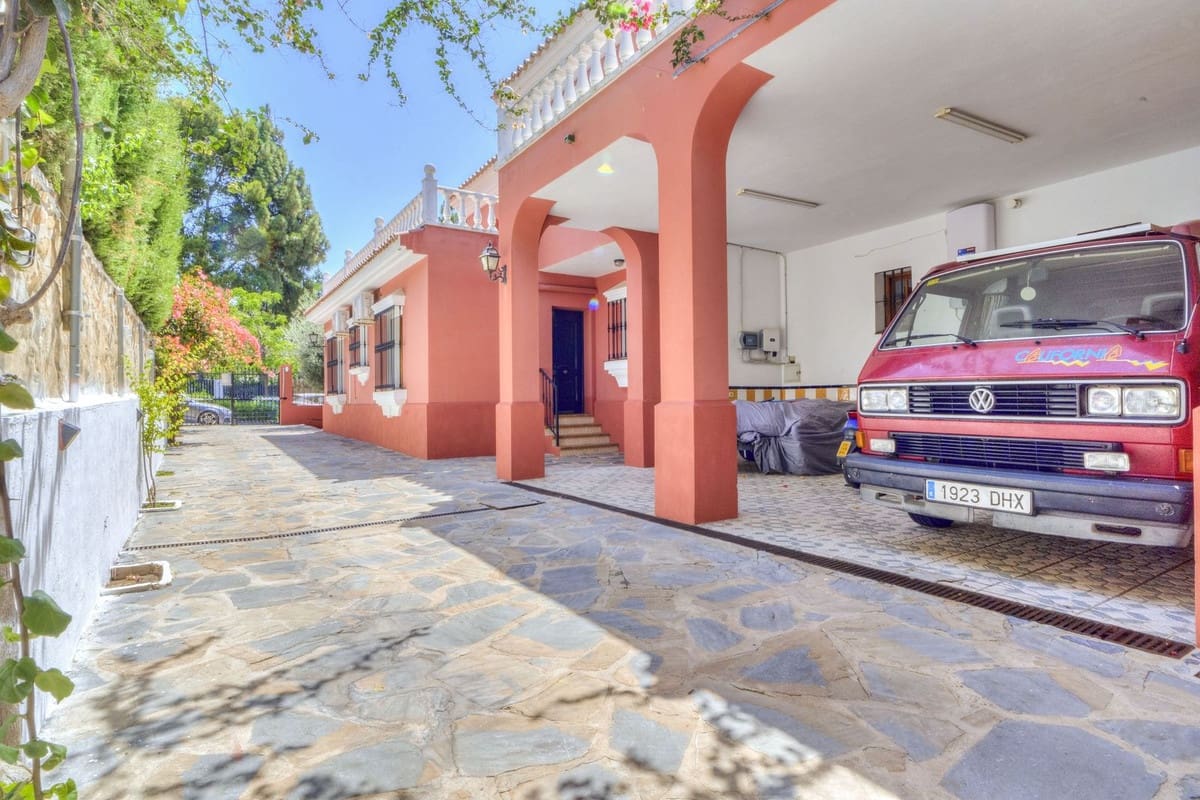 5 sovrum Villa till salu i Marbella med pool garage - 1 550 000 € (Ref: 10057208)