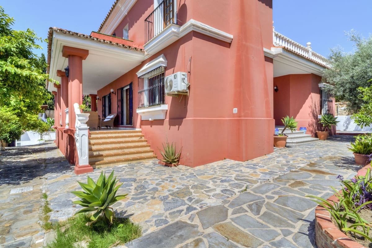 5 sovrum Villa till salu i Marbella med pool garage - 1 550 000 € (Ref: 10057208)