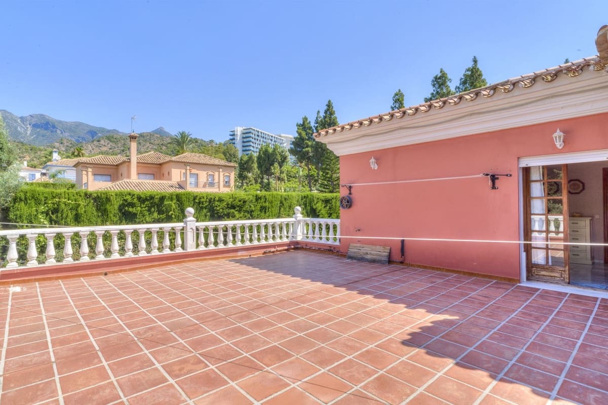 5 sovrum Villa till salu i Marbella med pool garage - 1 550 000 € (Ref: 10057208)