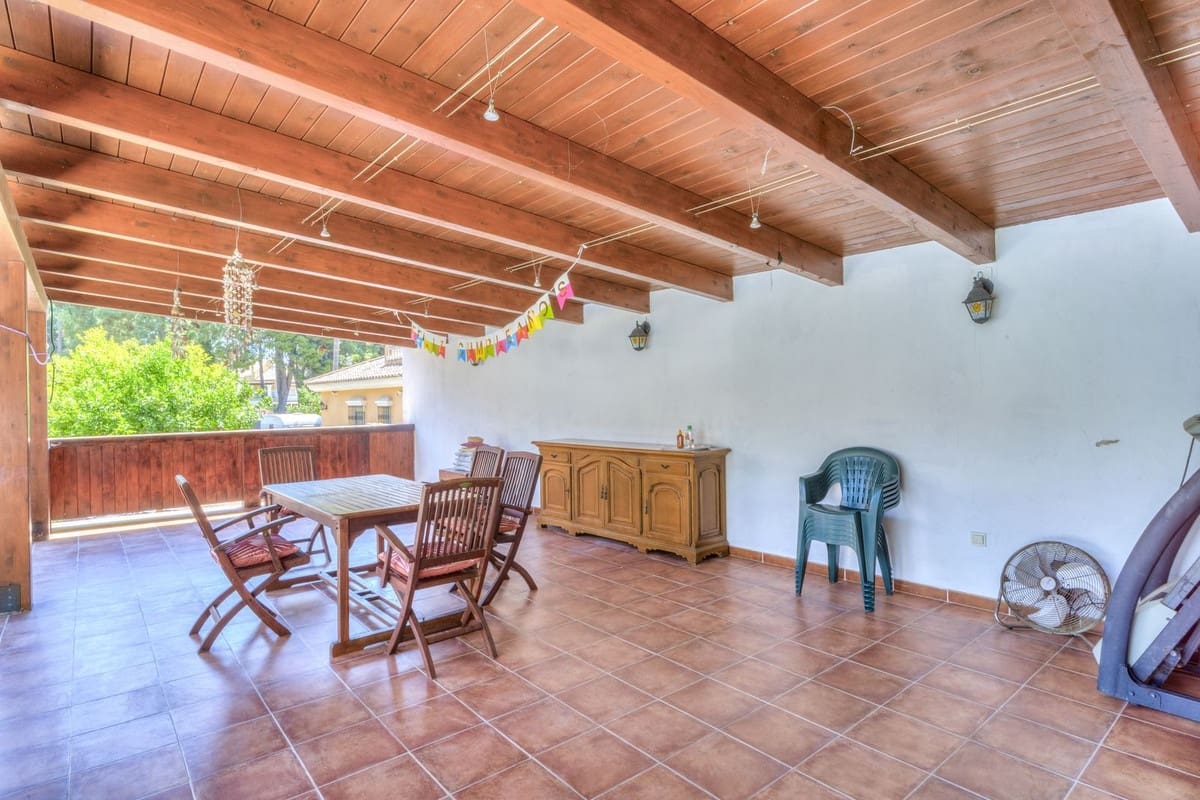 5 sovrum Villa till salu i Marbella med pool garage - 1 550 000 € (Ref: 10057208)
