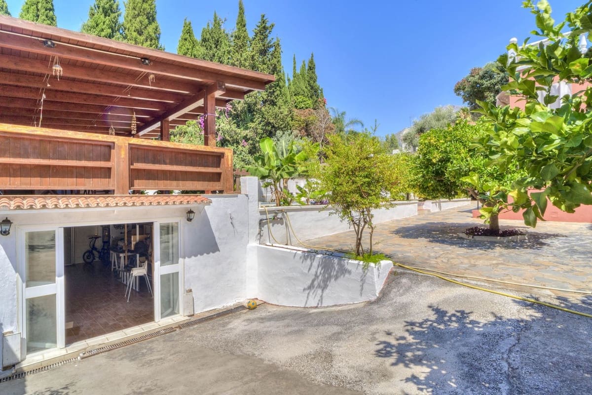 5 sovrum Villa till salu i Marbella med pool garage - 1 550 000 € (Ref: 10057208)
