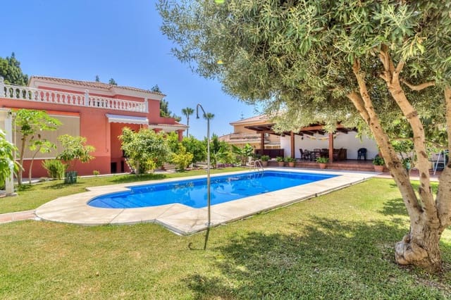 5 quarto Moradia para venda em Marbella com piscina garagem - 1 600 000 € (Ref: 10057208)