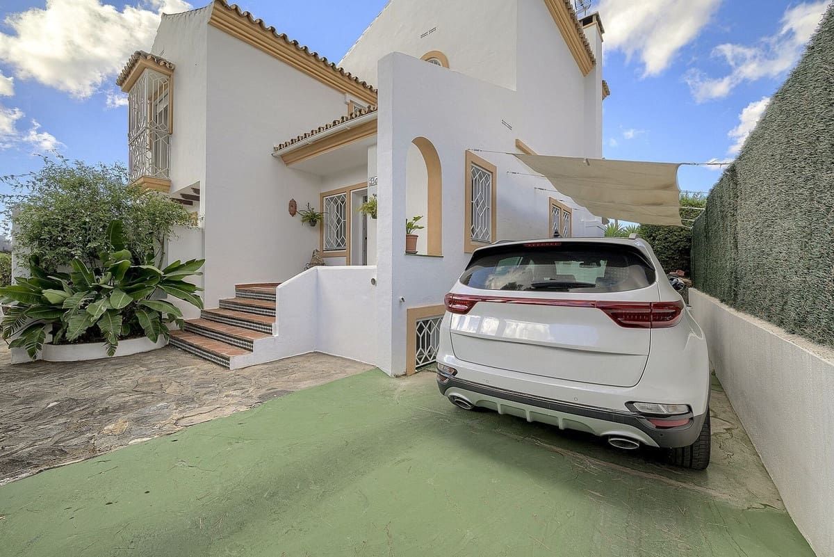5 bedroom Villa for sale in Marbella with pool - € 1,425,000 (Ref: 10073277)