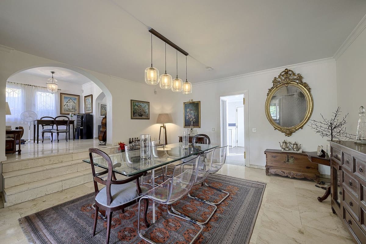 5 bedroom Villa for sale in Marbella with pool - € 1,425,000 (Ref: 10073277)
