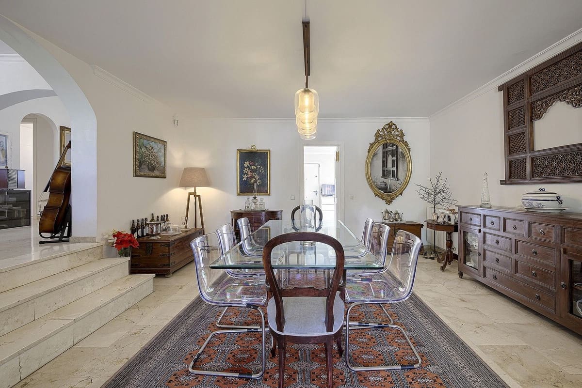 5 bedroom Villa for sale in Marbella with pool - € 1,425,000 (Ref: 10073277)