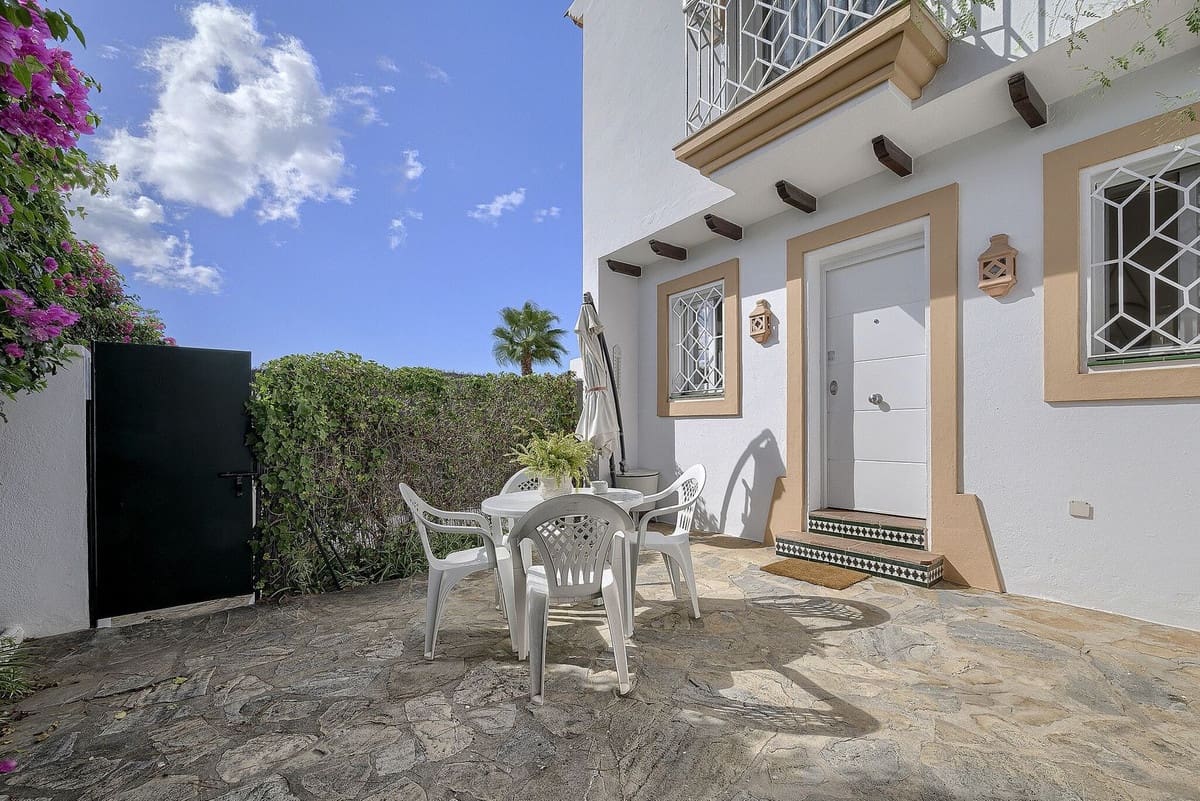 5 bedroom Villa for sale in Marbella with pool - € 1,425,000 (Ref: 10073277)