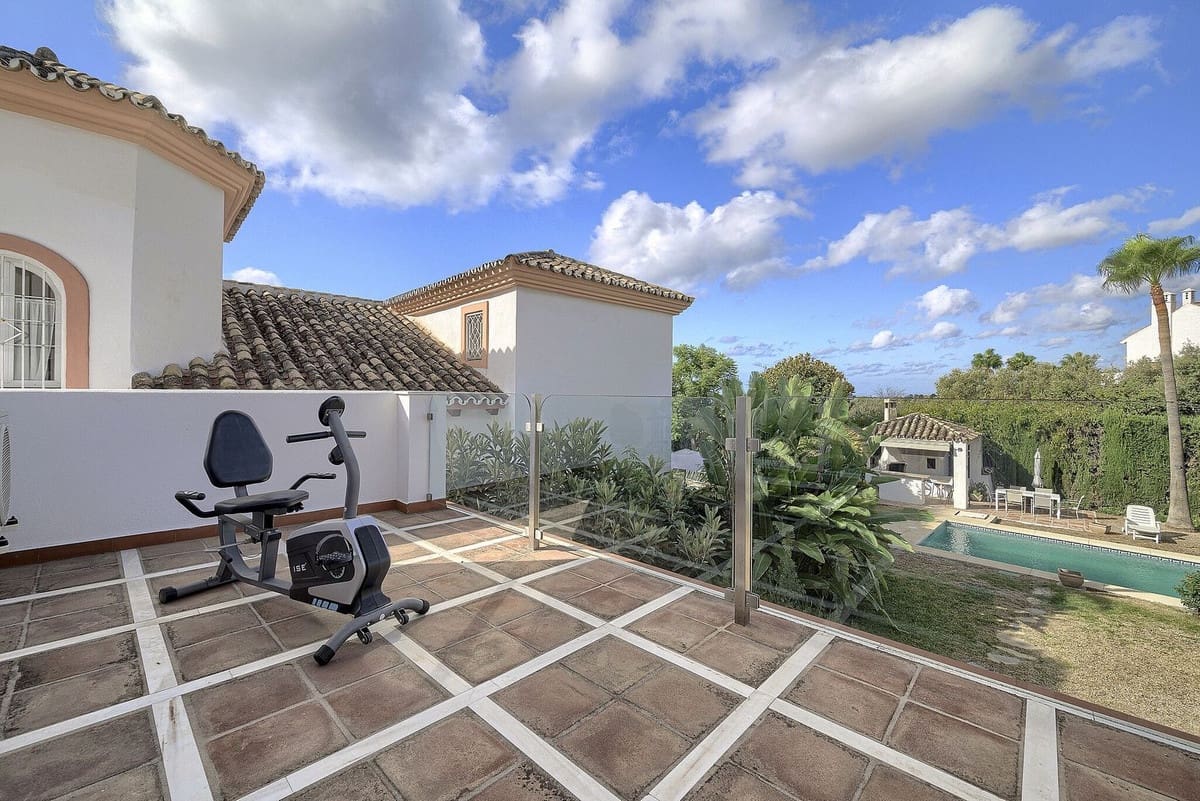 5 bedroom Villa for sale in Marbella with pool - € 1,425,000 (Ref: 10073277)