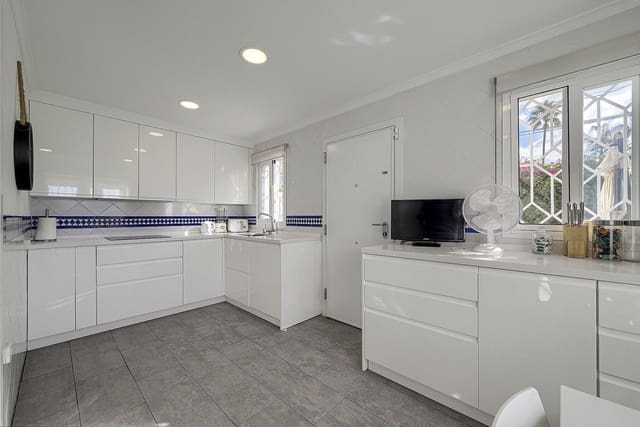 5 sypialnia Willa na sprzedaż w Marbella z basenem - 1 425 000 € (Ref: 10073277)