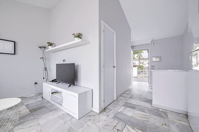 2 quarto Casa em Banda para venda em La Reserva, Marbella com piscina - 389 000 € (Ref: 10100585)