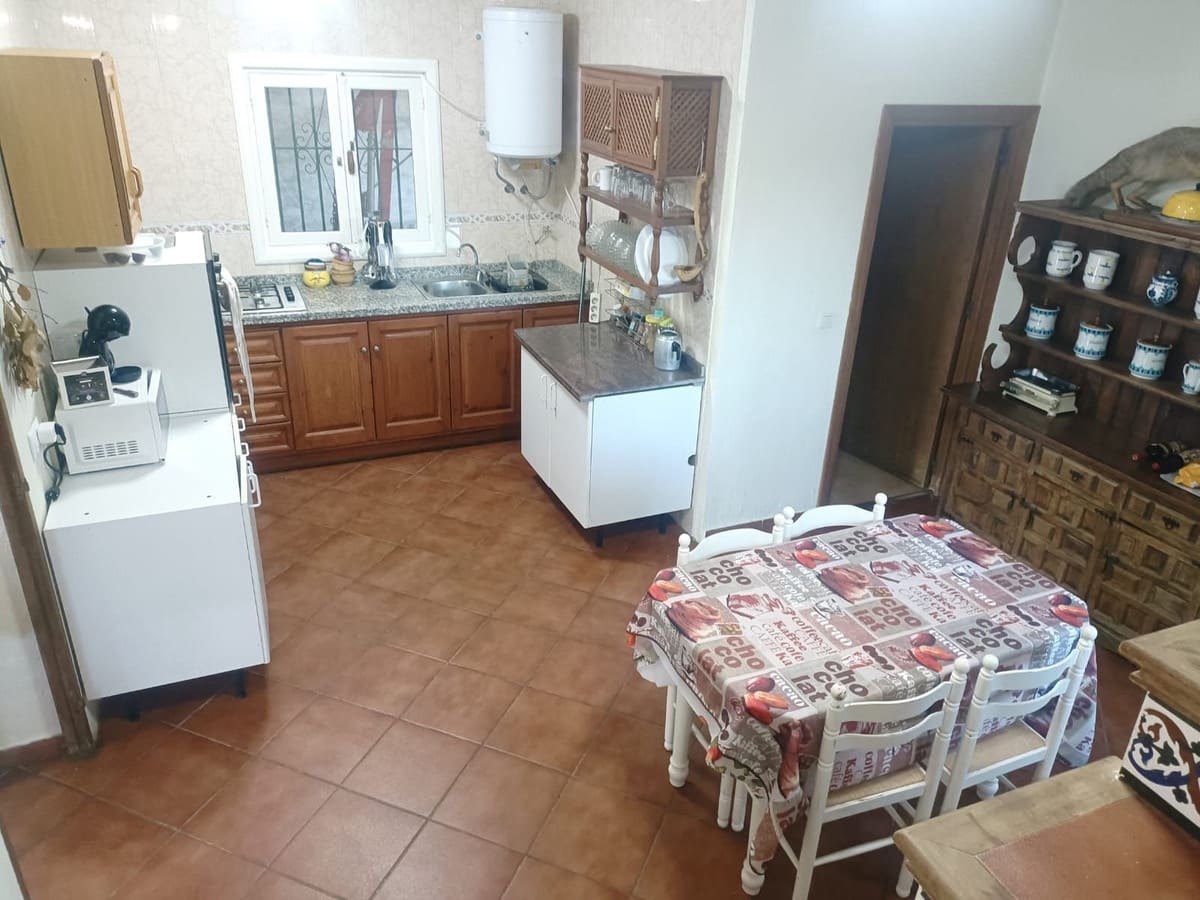 4 slaapkamer Finca/Landhuis te koop in Ojen met zwembad garage - € 540.000 (Ref: 10125039)
