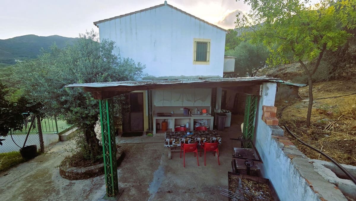 4 slaapkamer Finca/Landhuis te koop in Ojen met zwembad garage - € 540.000 (Ref: 10125039)
