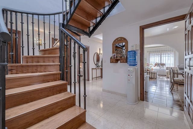 6 soveværelse Villa til salg i Elviria, Marbella med garage - € 1.350.000 (Ref: 10165712)
