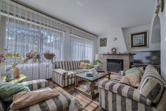 6 soveværelse Villa til salg i Elviria, Marbella med garage - € 1.350.000 (Ref: 10165712)