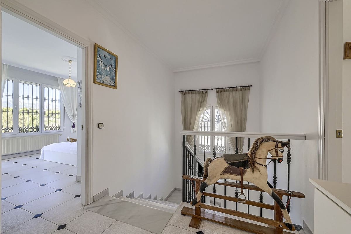 5 chambre Villa/Maison à vendre à Elviria avec piscine garage - 1 299 000 € (Ref: 10172965)