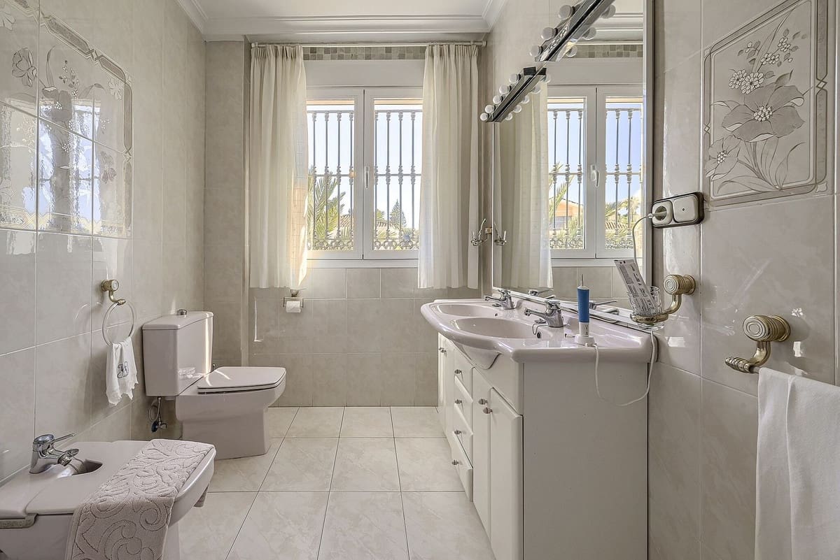 5 chambre Villa/Maison à vendre à Elviria avec piscine garage - 1 299 000 € (Ref: 10172965)