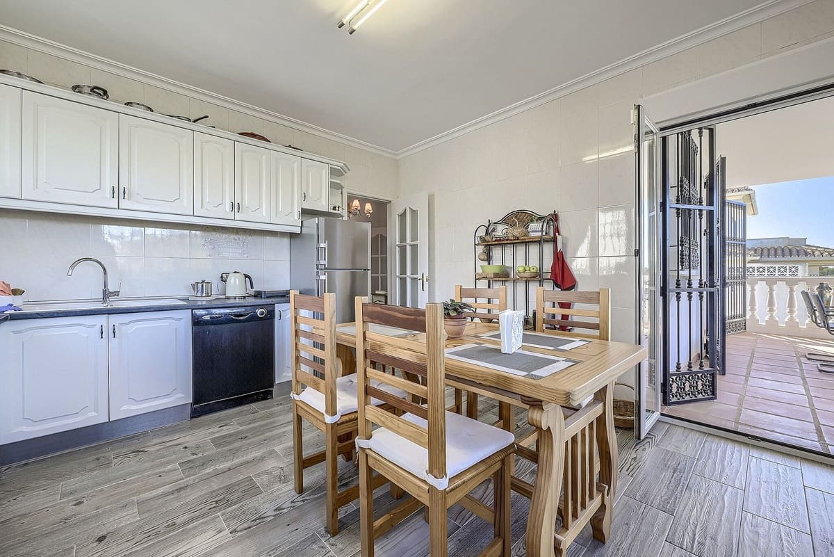 5 chambre Villa/Maison à vendre à Elviria avec piscine garage - 1 299 000 € (Ref: 10172965)