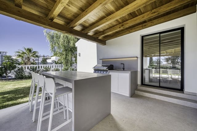 Chalet de 5 habitaciones en El Rosario, Marbella en venta con piscina garaje - 3.895.000 € (Ref: 9541763)