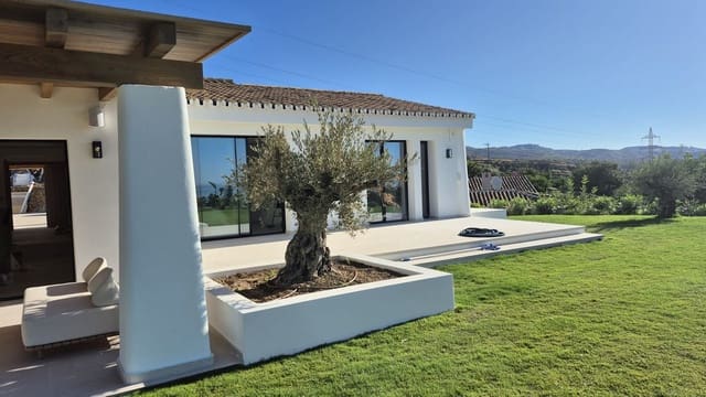 5 bedroom Villa for sale in El Rosario, Marbella with pool garage - € 3,895,000 (Ref: 9541763)