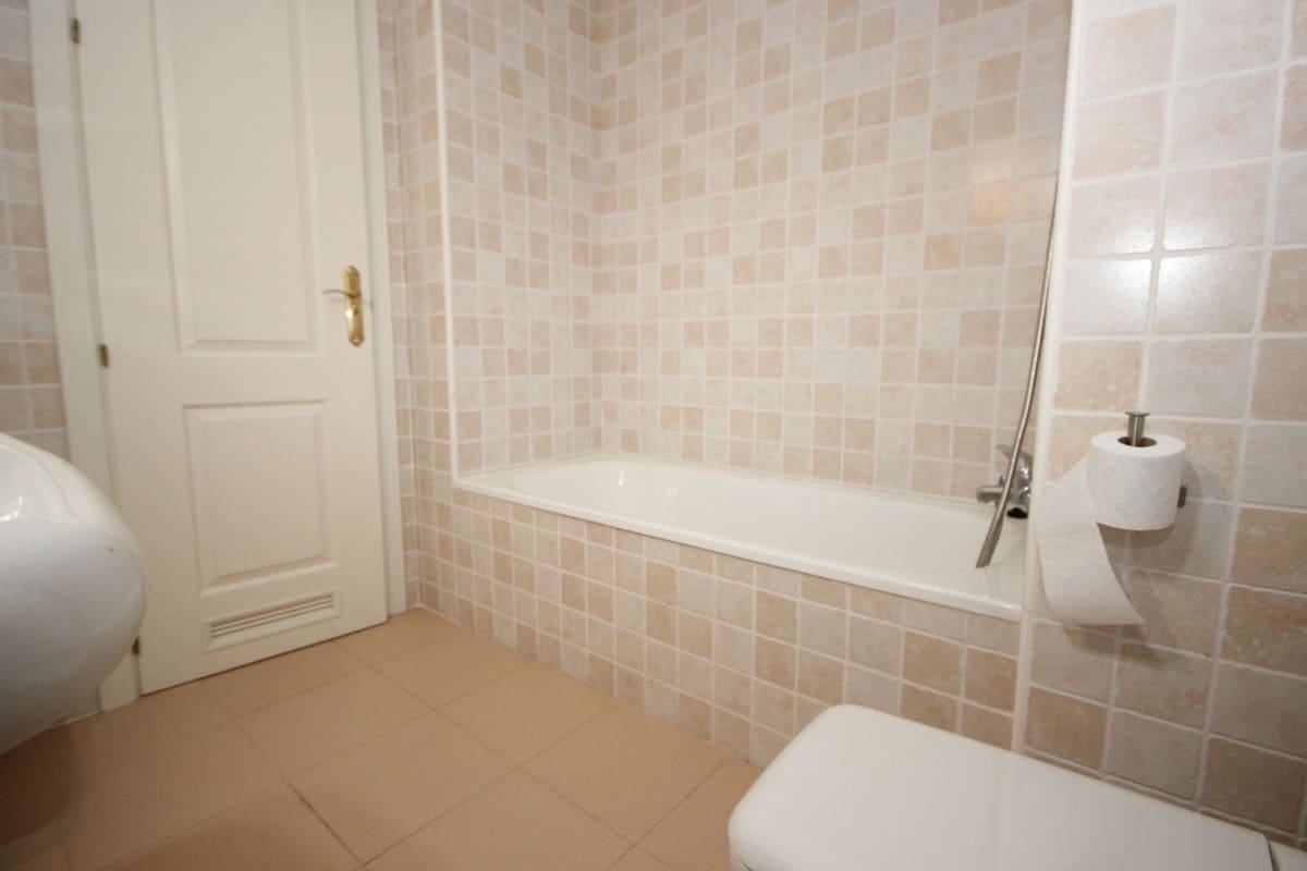 Apartamento de 2 habitaciones en La Reserva en venta con piscina garaje - 285.000 € (Ref: 9541765)