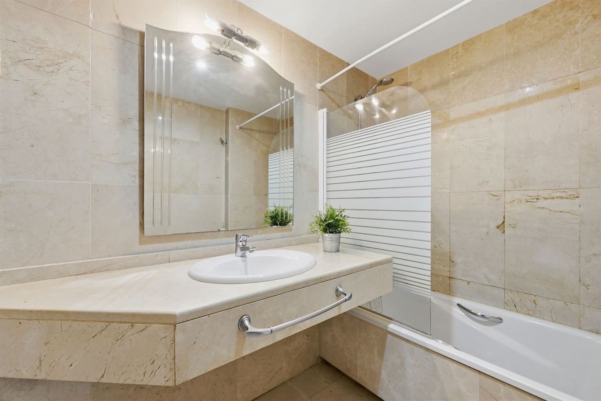 1 soveværelse Lejlighed til salg i Marbella med swimmingpool garage - € 420.000 (Ref: 9541766)