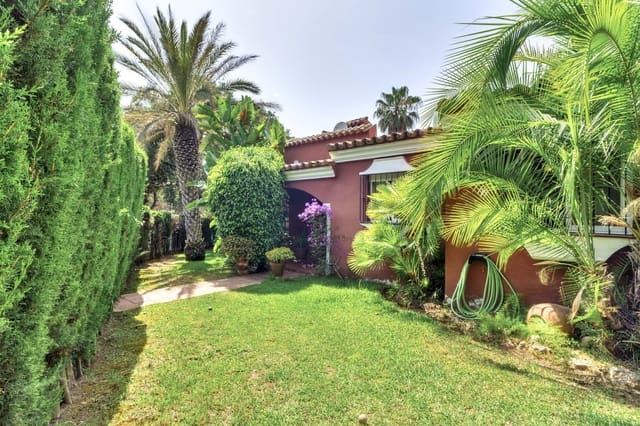 4 soveværelse Villa til salg i El Rosario, Marbella - € 1.250.000 (Ref: 9541767)