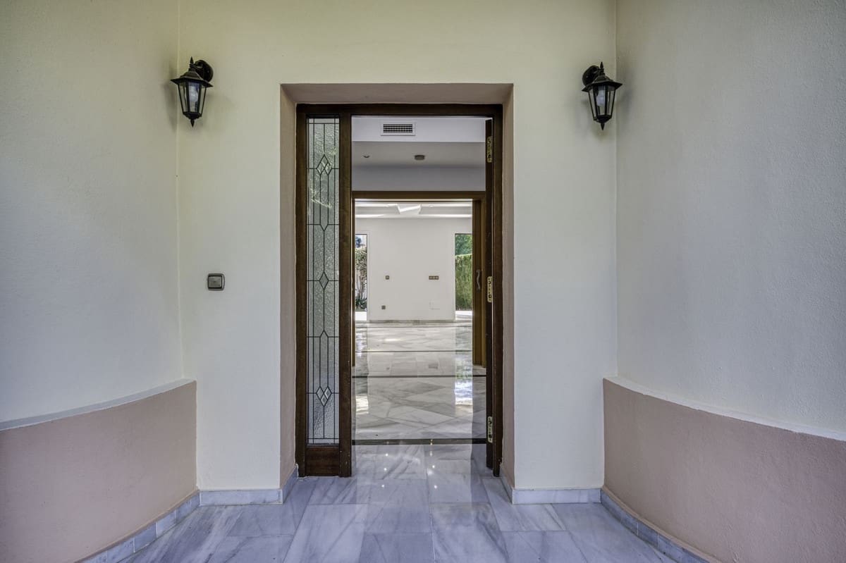 4 sypialnia Willa na sprzedaż w El Rosario z basenem garażem - 2 000 000 € (Ref: 9541768)