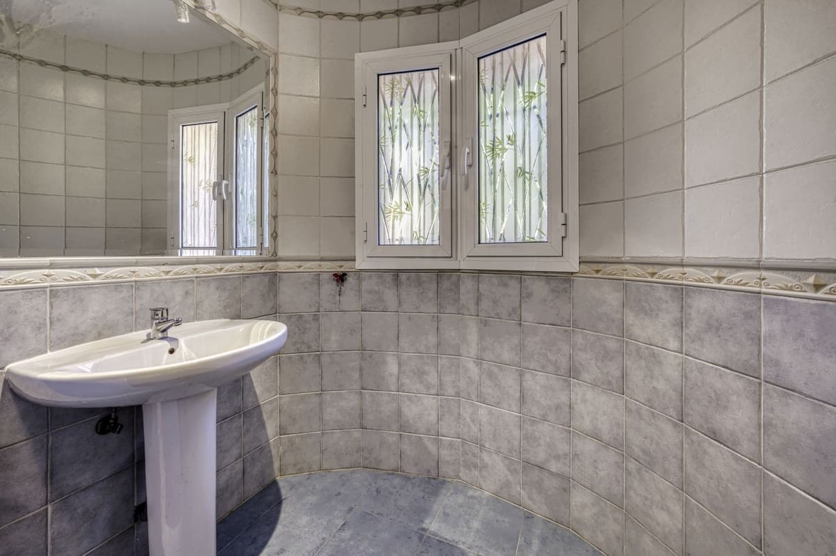 4 sypialnia Willa na sprzedaż w El Rosario z basenem garażem - 2 000 000 € (Ref: 9541768)