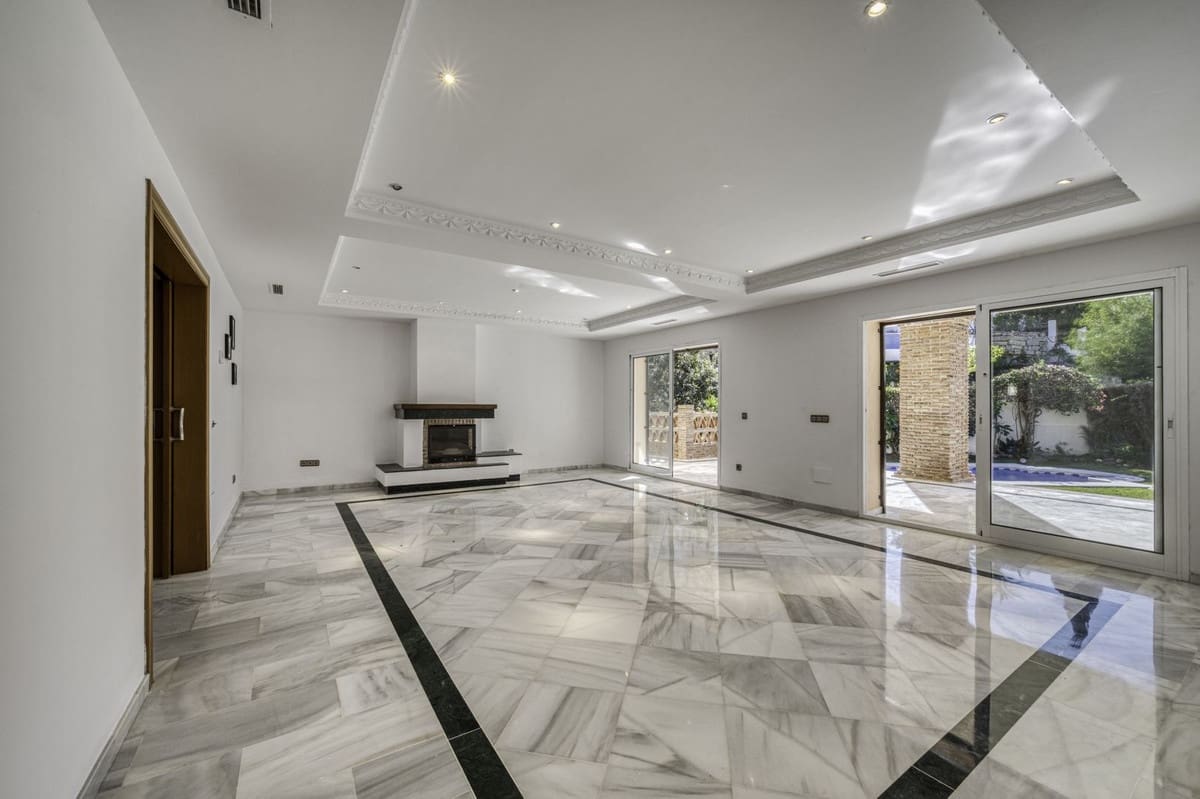 4 sypialnia Willa na sprzedaż w El Rosario z basenem garażem - 2 000 000 € (Ref: 9541768)