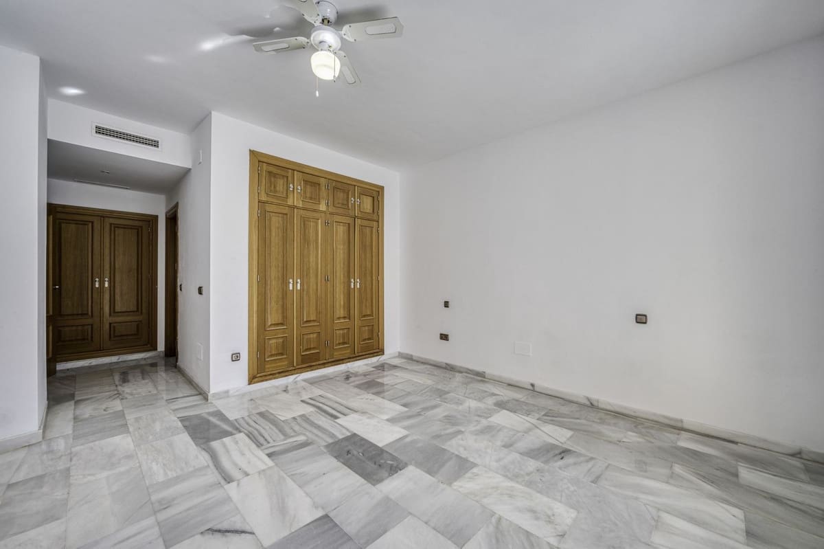 4 sypialnia Willa na sprzedaż w El Rosario z basenem garażem - 2 000 000 € (Ref: 9541768)