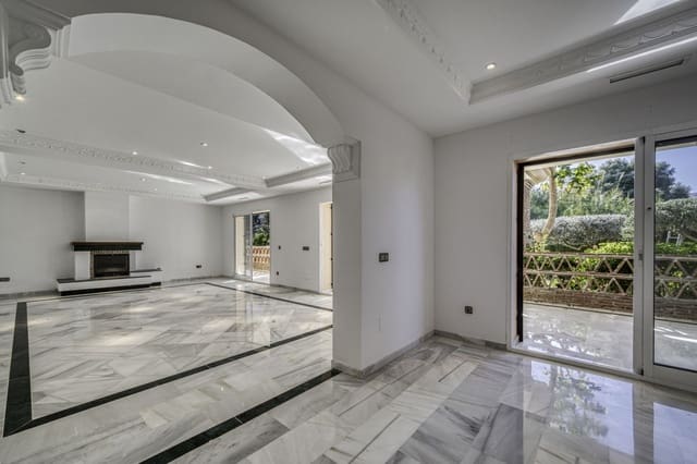 4 sypialnia Willa na sprzedaż w El Rosario, Marbella z basenem garażem - 2 000 000 € (Ref: 9541768)