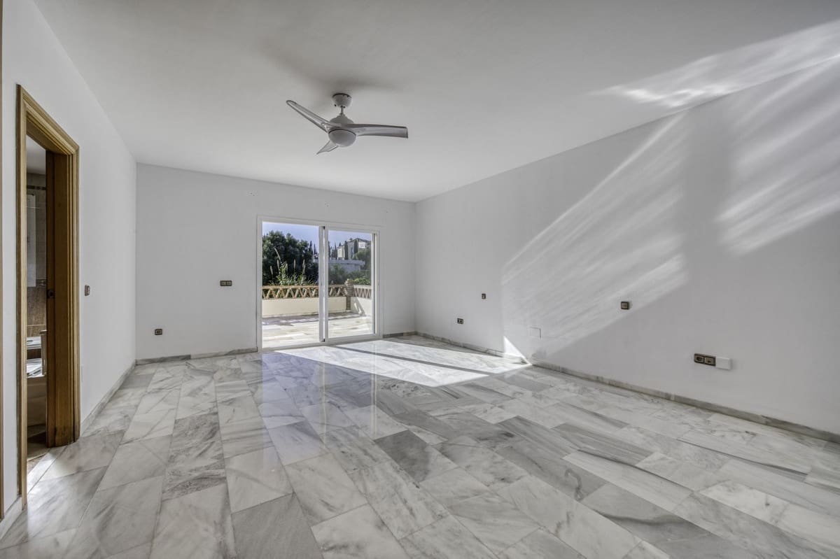 4 sypialnia Willa na sprzedaż w El Rosario z basenem garażem - 2 000 000 € (Ref: 9541768)