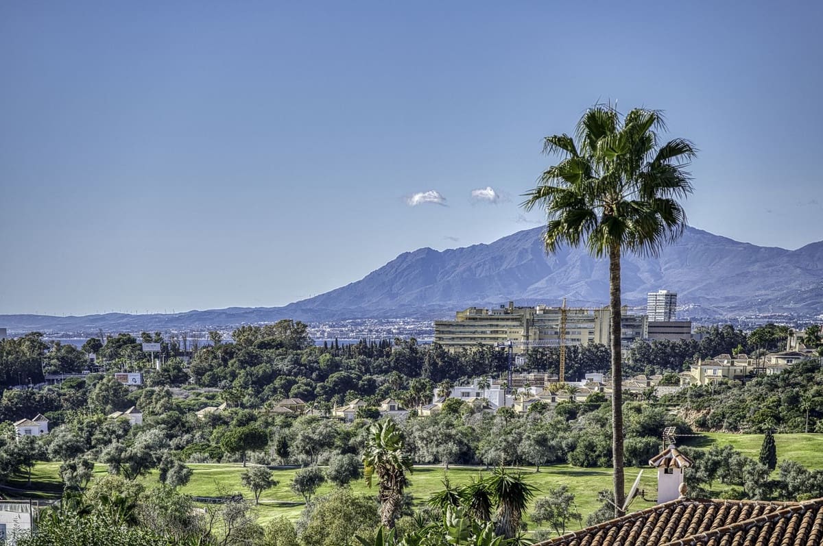 4 sypialnia Willa na sprzedaż w El Rosario z basenem garażem - 2 000 000 € (Ref: 9541768)