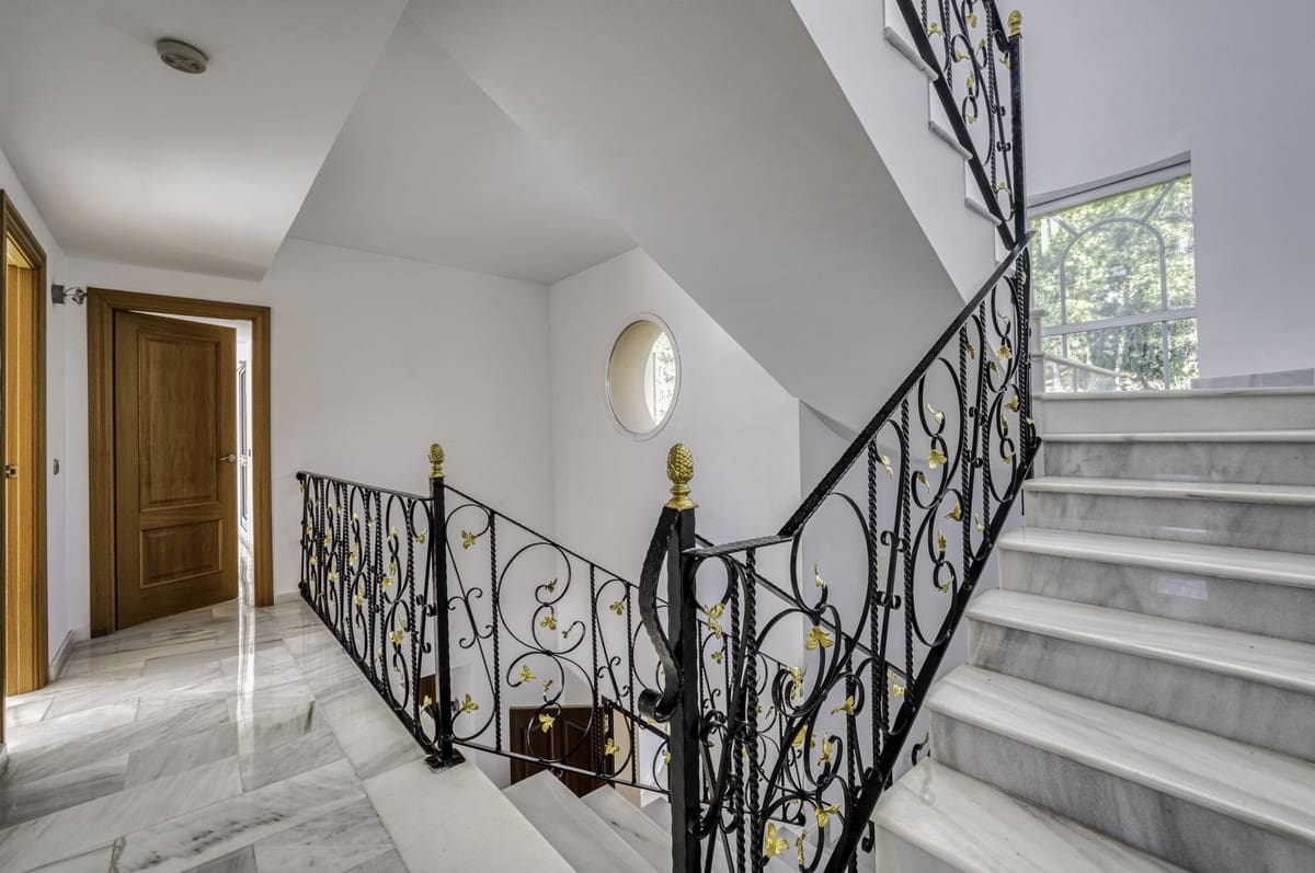 4 sypialnia Willa na sprzedaż w El Rosario z basenem garażem - 2 000 000 € (Ref: 9541768)