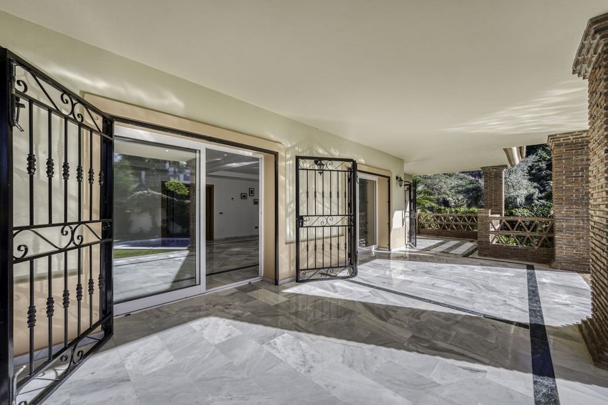 4 sypialnia Willa na sprzedaż w El Rosario z basenem garażem - 2 000 000 € (Ref: 9541768)