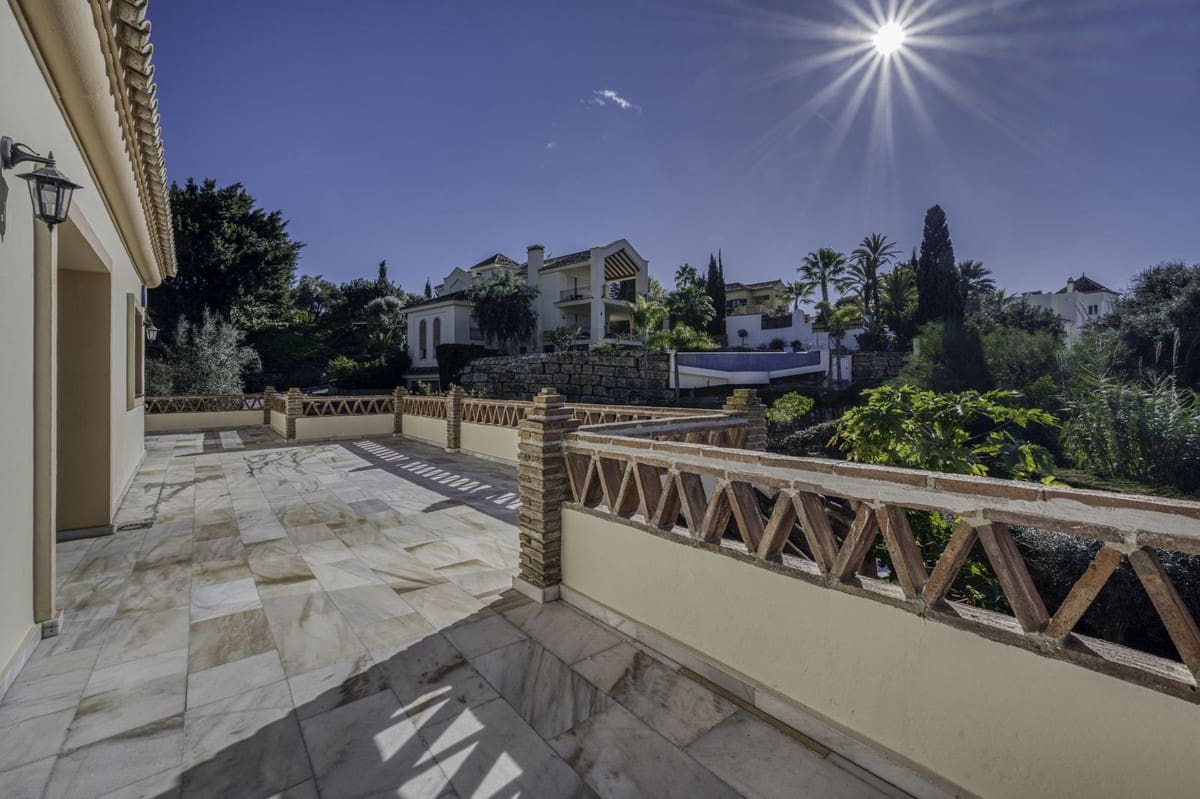 4 sypialnia Willa na sprzedaż w El Rosario z basenem garażem - 2 000 000 € (Ref: 9541768)