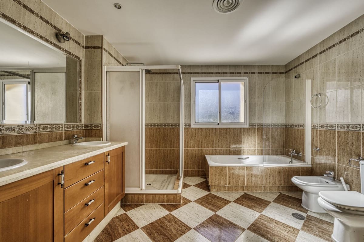 4 sypialnia Willa na sprzedaż w El Rosario z basenem garażem - 2 000 000 € (Ref: 9541768)