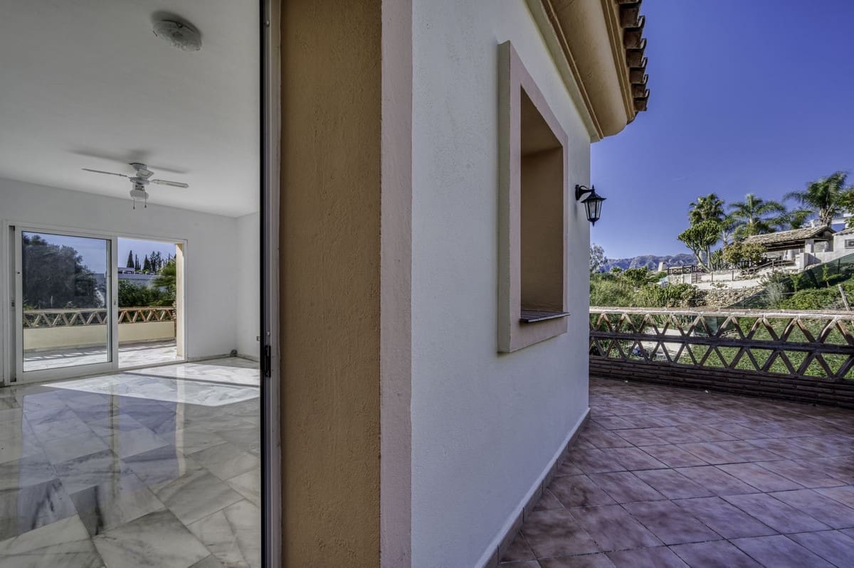 4 sypialnia Willa na sprzedaż w El Rosario z basenem garażem - 2 000 000 € (Ref: 9541768)