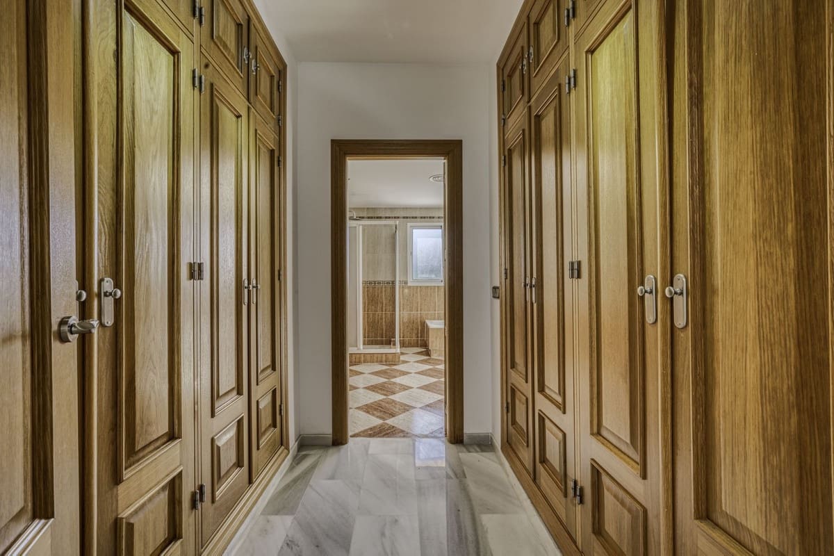 4 sypialnia Willa na sprzedaż w El Rosario z basenem garażem - 2 000 000 € (Ref: 9541768)