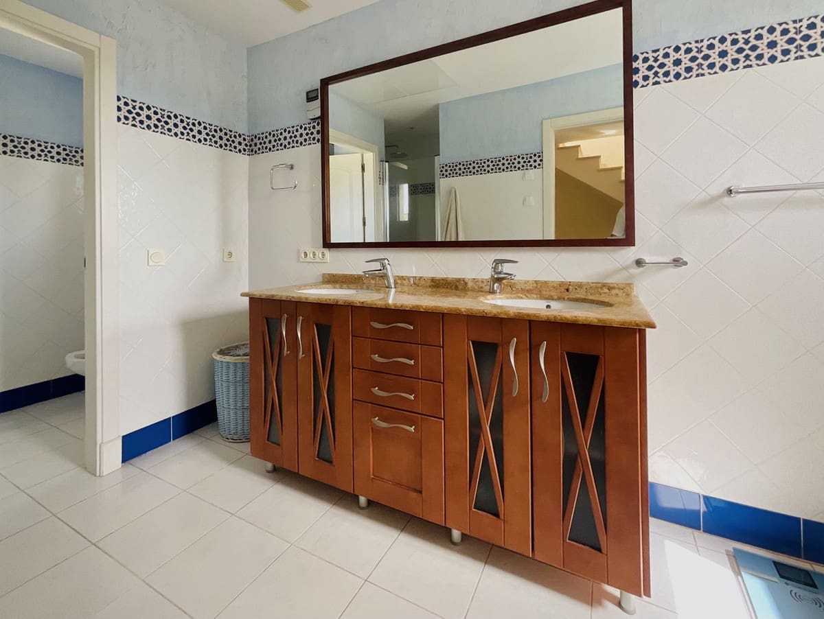 6 quarto Moradia para venda em Marbella com piscina garagem - 1 950 000 € (Ref: 9541770)