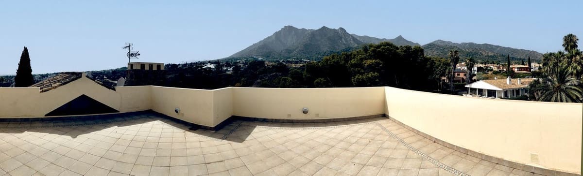 6 quarto Moradia para venda em Marbella com piscina garagem - 1 950 000 € (Ref: 9541770)