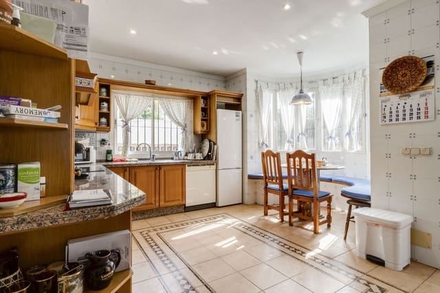 5 camera da letto Villa in vendita in Marbella con garage - 1.295.000 € (Rif: 9541771)