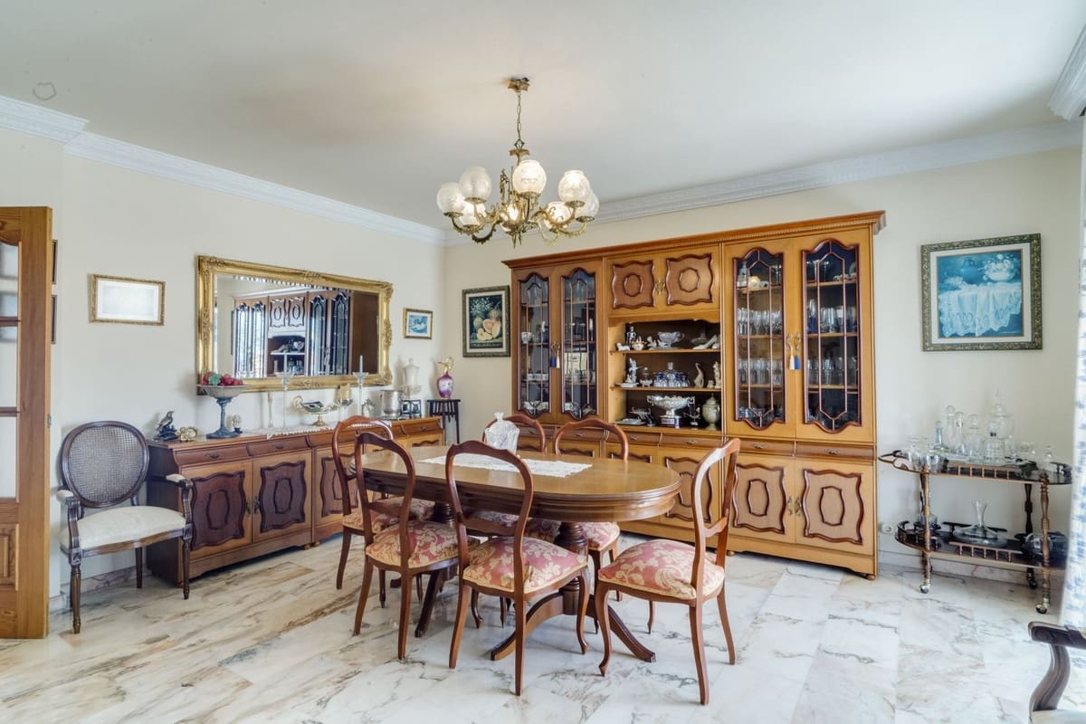 5 makuuhuone Huvila myytävänä paikassa Marbella mukana 
autotalli - 1 295 000 € (Ref: 9541771)