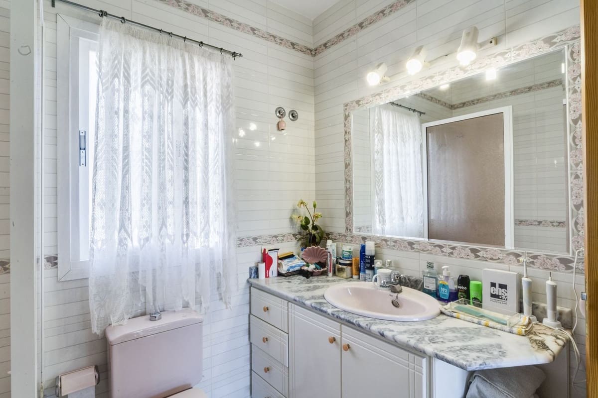 5 makuuhuone Huvila myytävänä paikassa Marbella mukana 
autotalli - 1 295 000 € (Ref: 9541771)