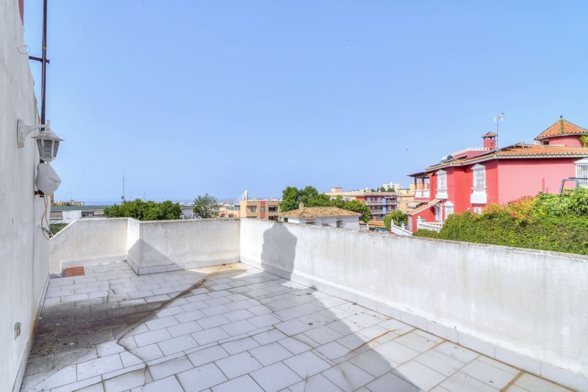 5 makuuhuone Huvila myytävänä paikassa Marbella mukana 
autotalli - 1 295 000 € (Ref: 9541771)