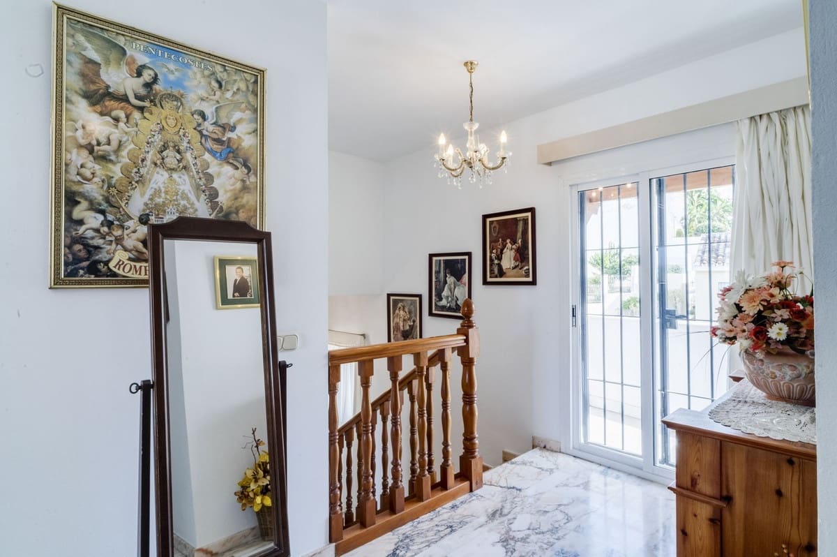 5 makuuhuone Huvila myytävänä paikassa Marbella mukana 
autotalli - 1 295 000 € (Ref: 9541771)