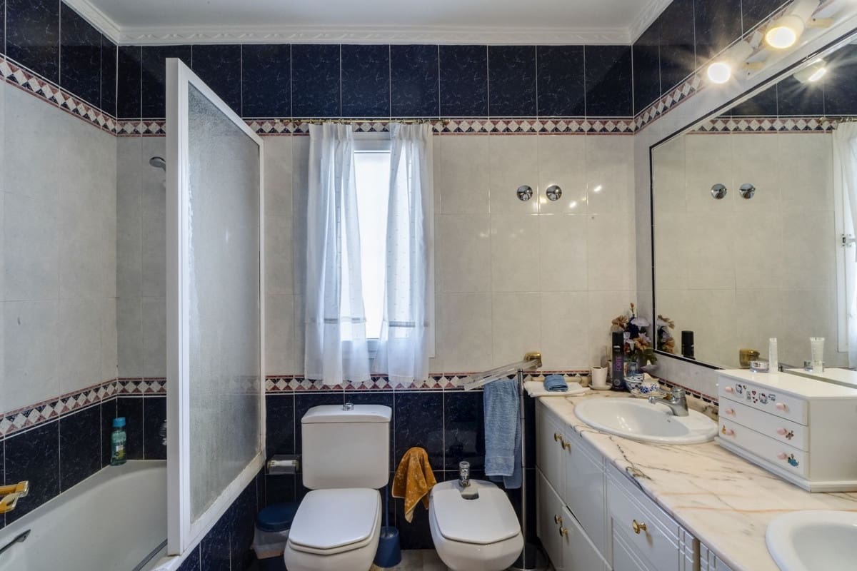 5 makuuhuone Huvila myytävänä paikassa Marbella mukana 
autotalli - 1 295 000 € (Ref: 9541771)