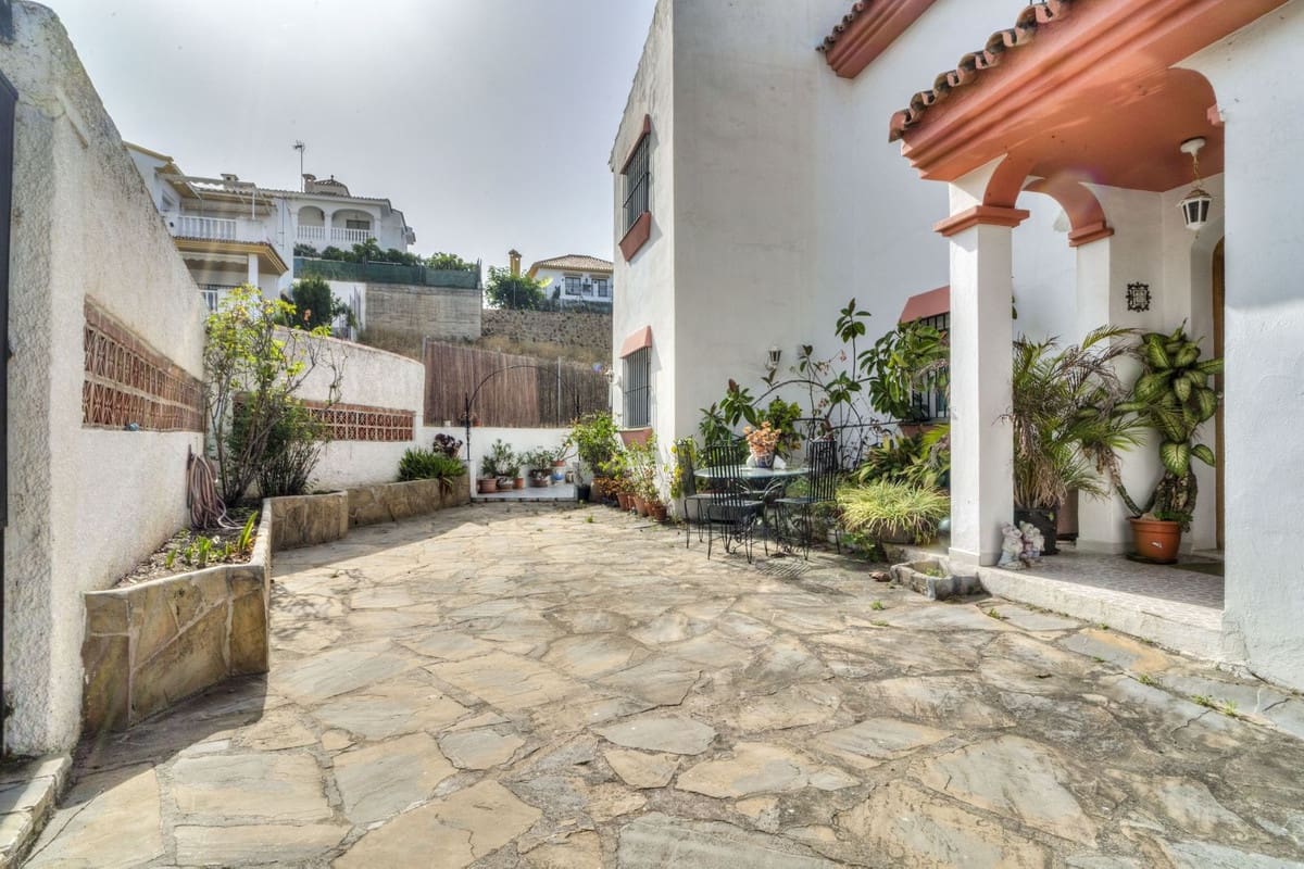 5 soveværelse Villa til salg i Marbella med garage - € 1.295.000 (Ref: 9541771)