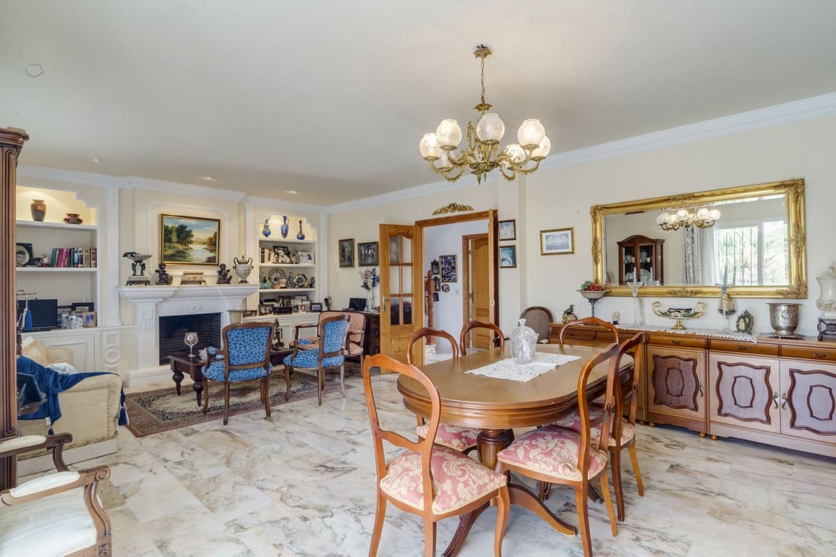 5 soveværelse Villa til salg i Marbella med garage - € 1.295.000 (Ref: 9541771)