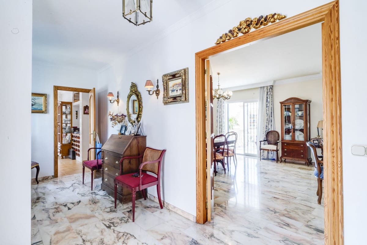 5 soveværelse Villa til salg i Marbella med garage - € 1.295.000 (Ref: 9541771)