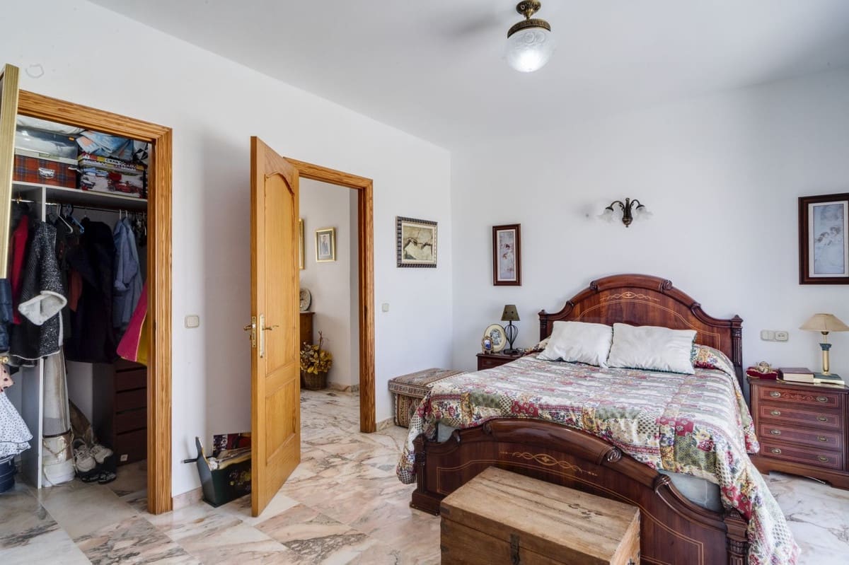 5 soveværelse Villa til salg i Marbella med garage - € 1.295.000 (Ref: 9541771)